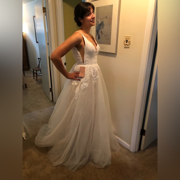 NWT-STUNNING Hayley Paige “Topanga” BHDLN wedding dress - Picture 12 of 16